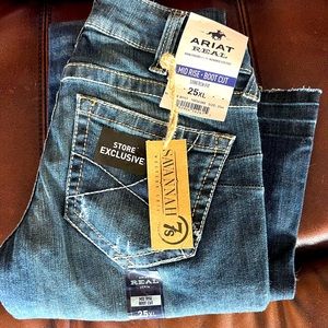 Brand new Ariat Jeans. 25XL. I love them. SO CUTE!!